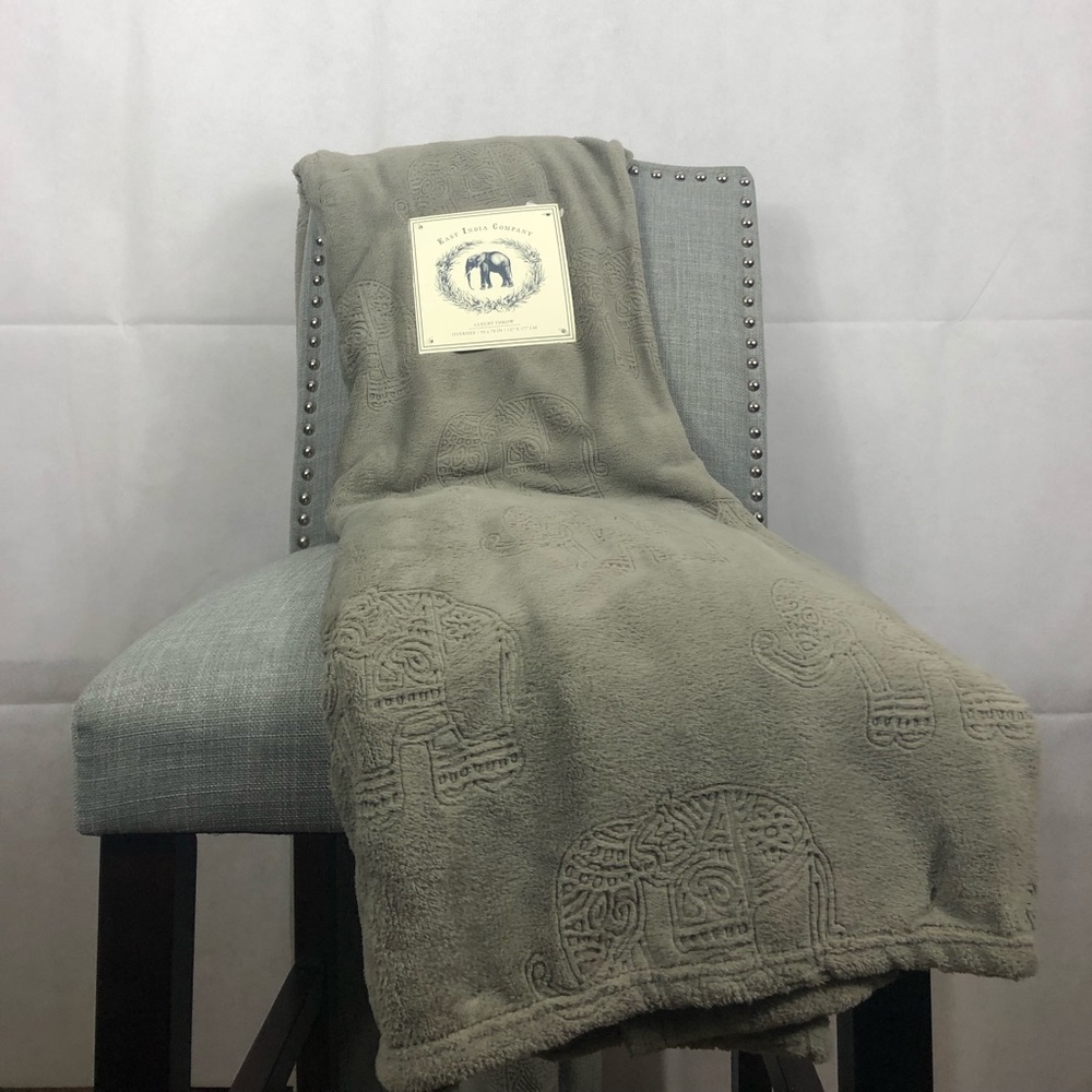 East India Company Luxury Throw Blanket - Picture 2 of 4